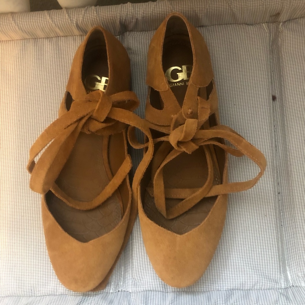 Gianni Bini Flat with ankle wrap - Size 8.5